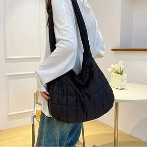 🌿 Black Quilted Purse